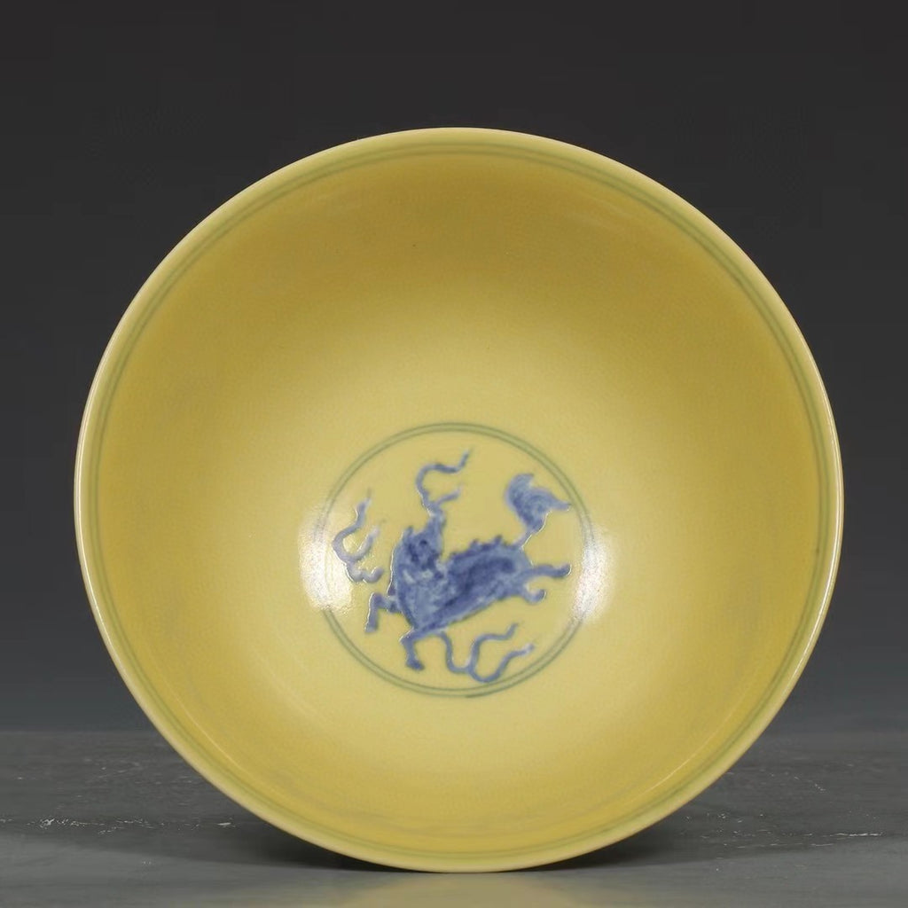 Yellow-Ground Blue and White Horse-Motif Stem Cup 058